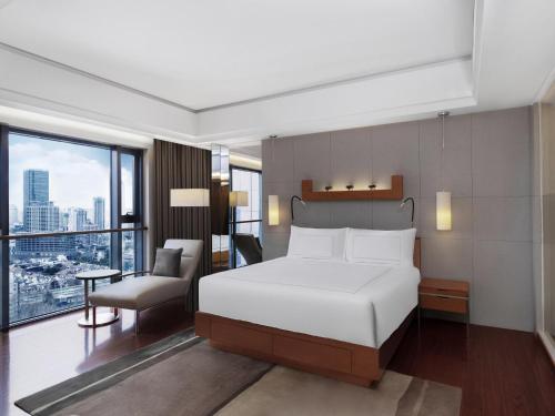 Suite Pinnacle del hotel Swissotel Grand Shanghai. Foto 5