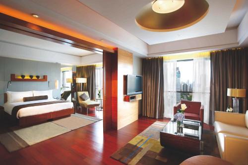 Suite Pinnacle del hotel Swissotel Grand Shanghai. Foto 6