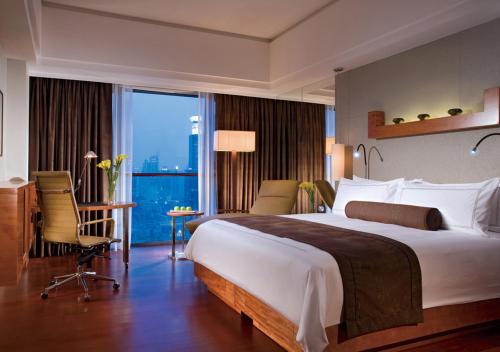 Habitación King Ejecutiva Suiza del hotel Swissotel Grand Shanghai. Foto 2