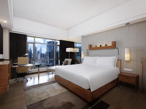 Habitación King Ejecutiva Suiza del hotel Swissotel Grand Shanghai. Foto 8