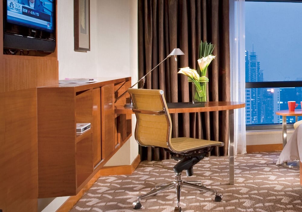 Habitación doble 1 Cama king Vista ciudad 2 Camas individuales Normal del hotel Swissotel Grand Shanghai. Foto 3