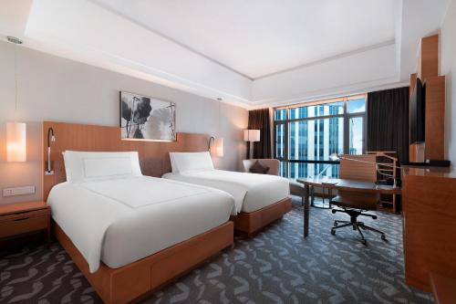 Habitación Matrimonial Premier del hotel Swissotel Grand Shanghai. Foto 2