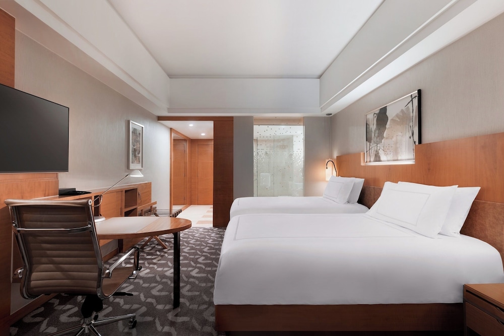 Habitación doble 1 Cama king Vista ciudad 2 Camas individuales del hotel Swissotel Grand Shanghai. Foto 1