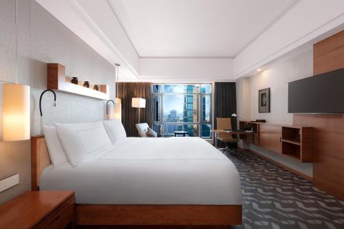 Habitación Matrimonial Clásica del hotel Swissotel Grand Shanghai. Foto 5