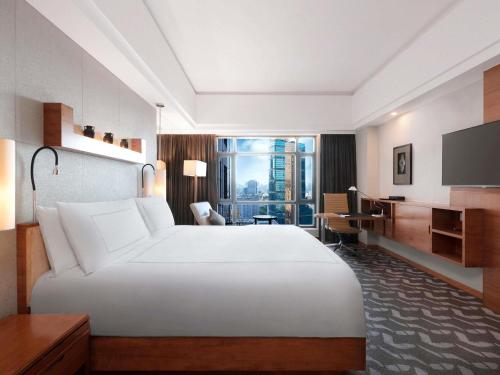 Habitación Matrimonial Clásica del hotel Swissotel Grand Shanghai. Foto 7