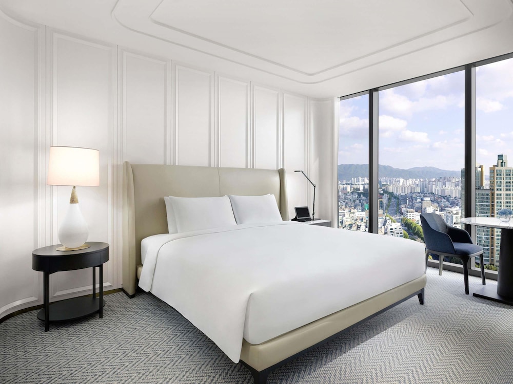 Suite Familiar Prestige con 1 Cama King y 1 Sofá Cama, Vista al Lago del hotel Sofitel Ambassador Seoul and Serviced Residences. Foto 3
