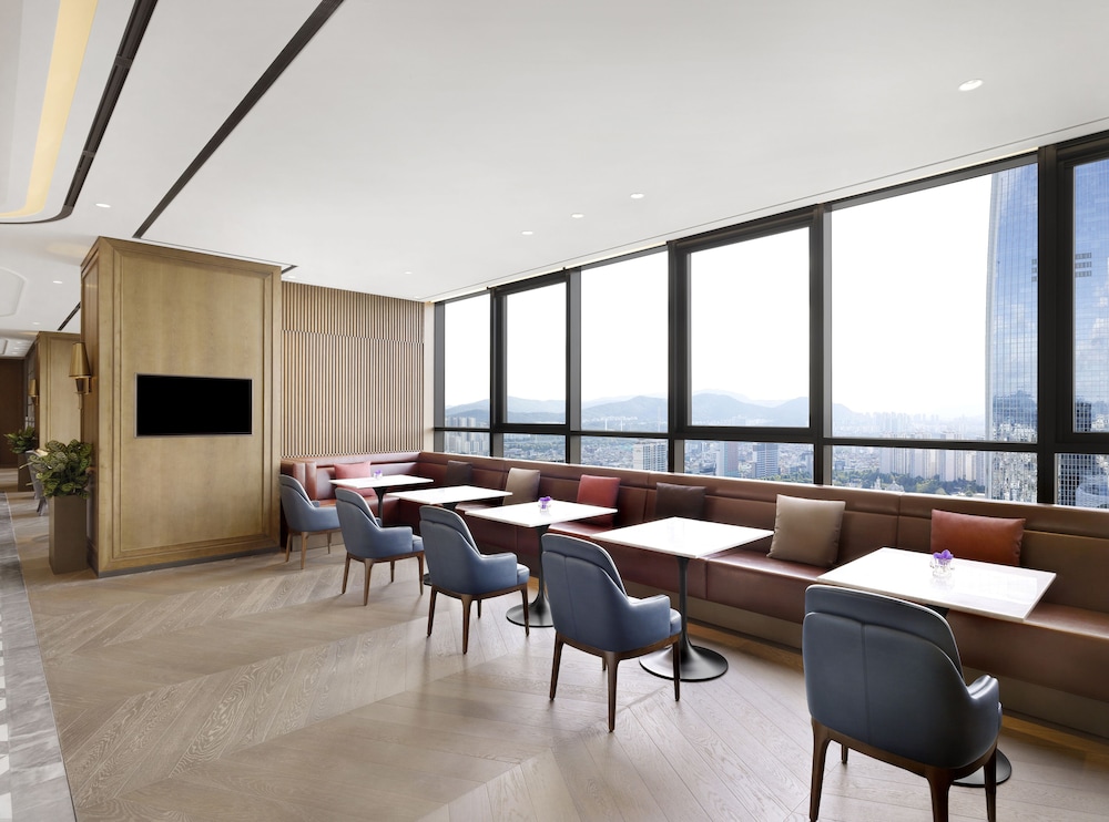 Suite Opera con Acceso Club Millésime, 1 Cama King Size, Vista al Lago del hotel Sofitel Ambassador Seoul and Serviced Residences. Foto 9