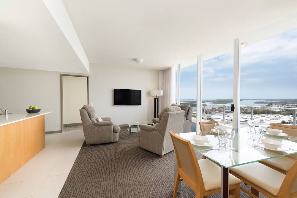 Ático de dos dormitorios del hotel Mantra Twin Towns. Foto 3