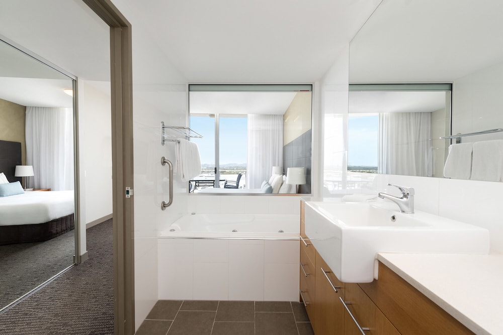 Ático de dos dormitorios del hotel Mantra Twin Towns. Foto 4