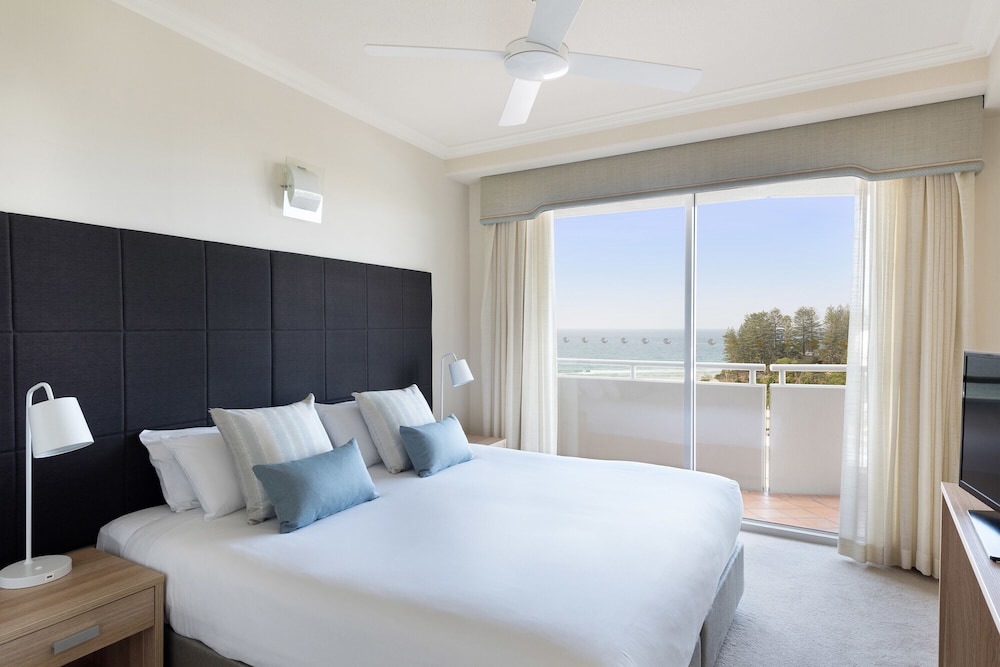 Apartamento de tres dormitorios del hotel Mantra Twin Towns. Foto 1