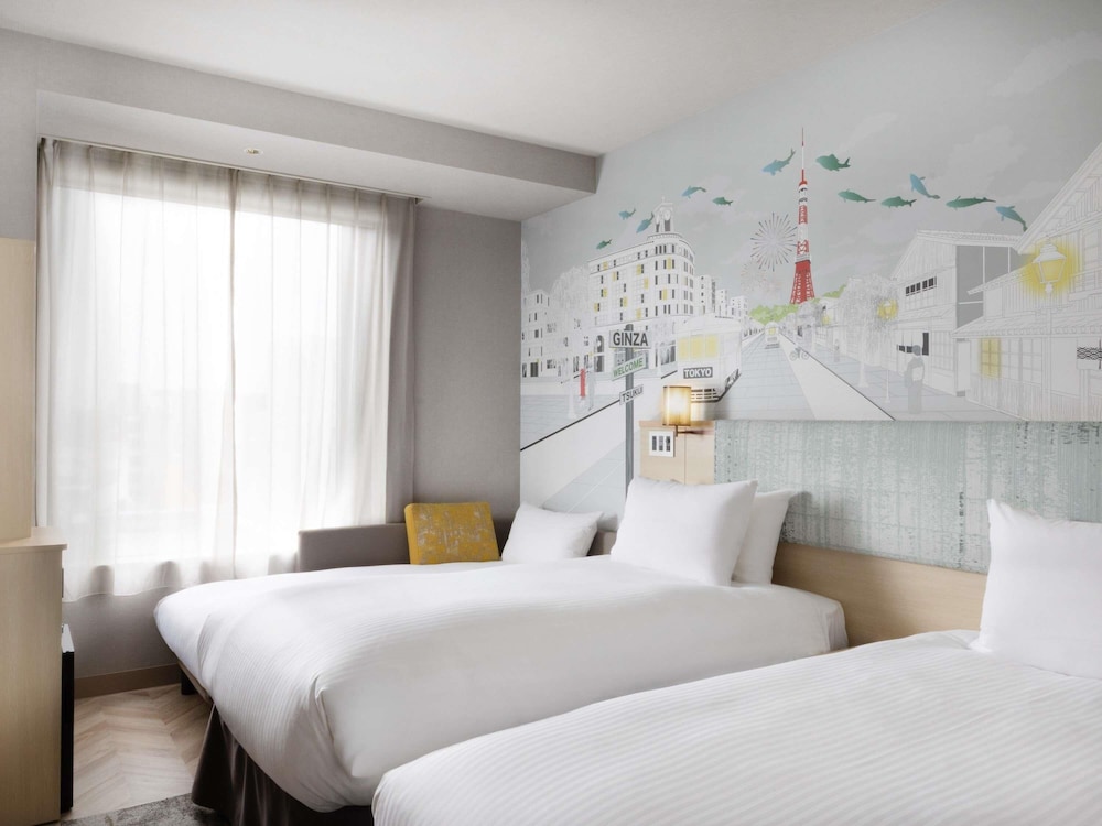 Habitación Superior con 2 camas individuales y 1 sofá - cama del hotel ibis Styles Tokyo Ginza East