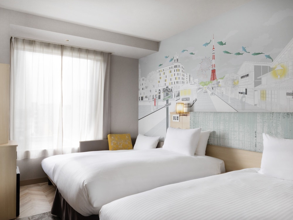 Habitación Superior con 2 camas individuales y 1 sofá - cama del hotel ibis Styles Tokyo Ginza East. Foto 6
