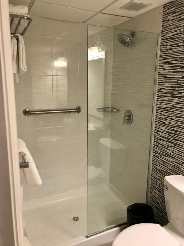 Habitación con 2 camas grandes - No fumadores del hotel Best Western Plus Brooklyn Bay. Foto 6