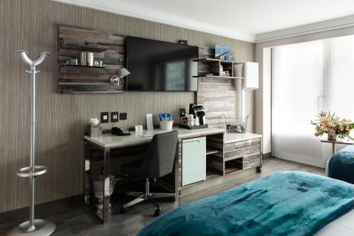 Habitación Deluxe Signature Collection con terraza - Cama extragrande del hotel Le Bleu