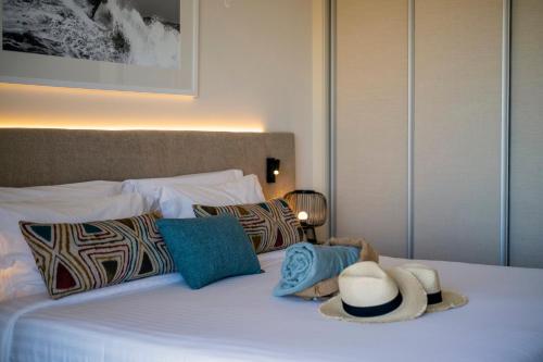 Habitación Doble Prémium con vistas al interior del hotel Crowne Plaza Caparica Lisbon, An Ihg. Foto 3