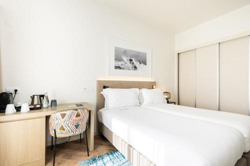 Habitación Doble Estándar con balcón y ducha a ras de suelo - 2 camas del hotel Crowne Plaza Caparica Lisbon, An Ihg. Foto 1