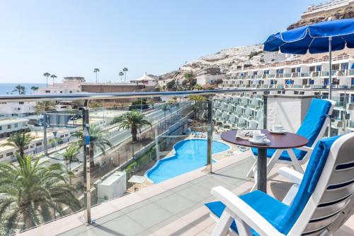 Apartamento de 1 dormitorio con vistas a la piscina del hotel Grupotel Revoli