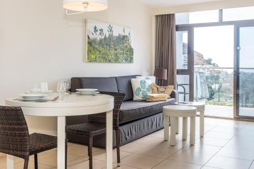 Apartamento de 1 dormitorio con vistas a la piscina del hotel Grupotel Revoli. Foto 3