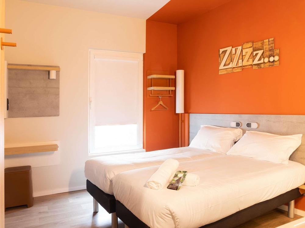 Habitación estándar con 2 camas individuales, 2 camas individuales del hotel ibis budget Bilbao City