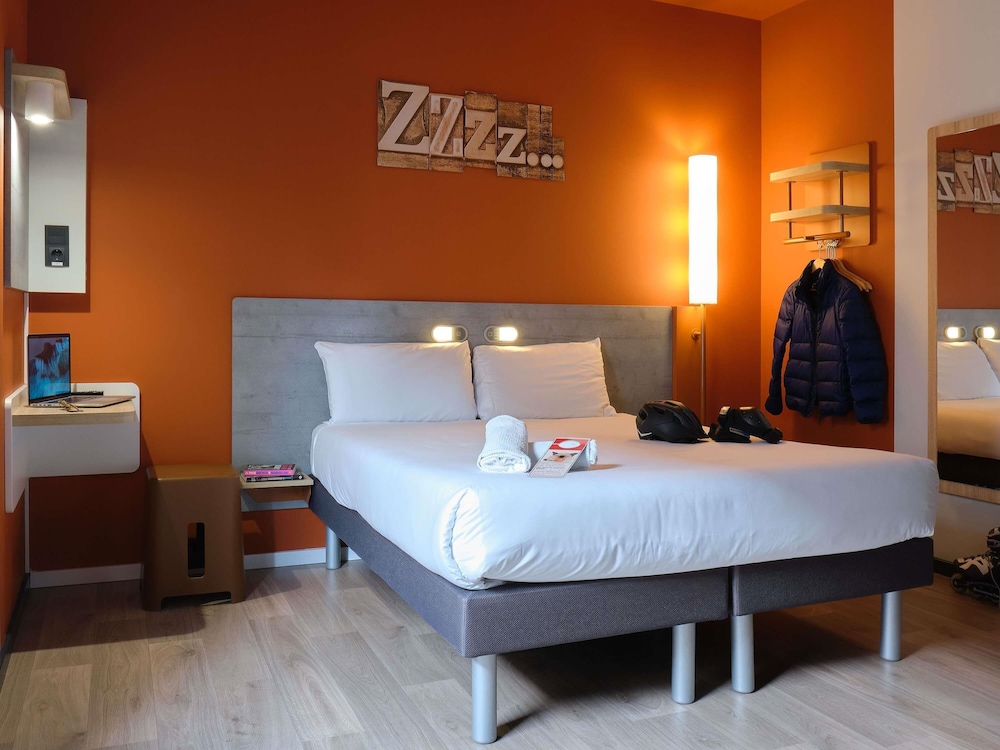 Habitación Doble Adaptada del hotel ibis budget Bilbao City. Foto 1