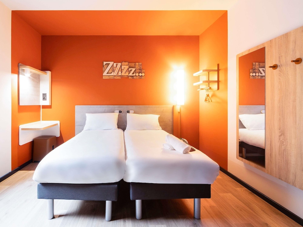 Habitación Twin Adaptada (2 Camas Individuales) del hotel ibis budget Bilbao City. Foto 4