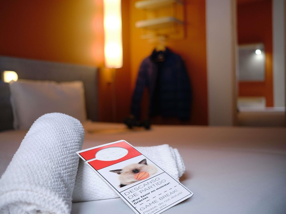 Habitación estándar doble, 1 cama doble del hotel ibis budget Bilbao City. Foto 3