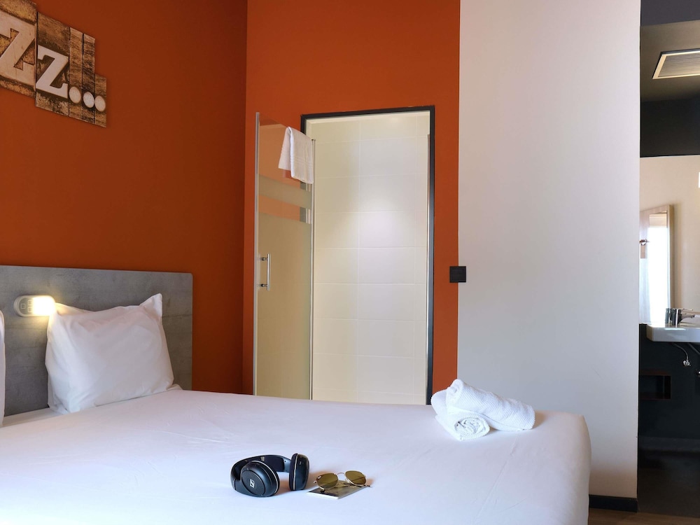 Habitación estándar doble, 1 cama doble del hotel ibis budget Bilbao City. Foto 5