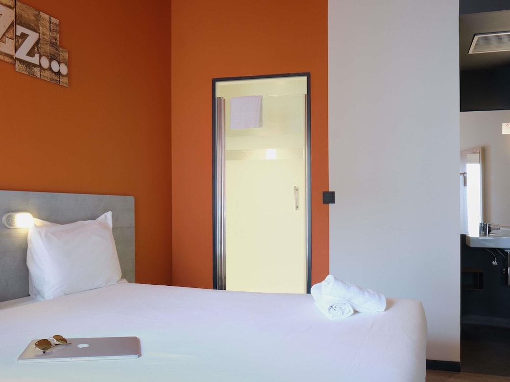 Habitación individual, 1 cama doble del hotel ibis budget Bilbao City. Foto 3