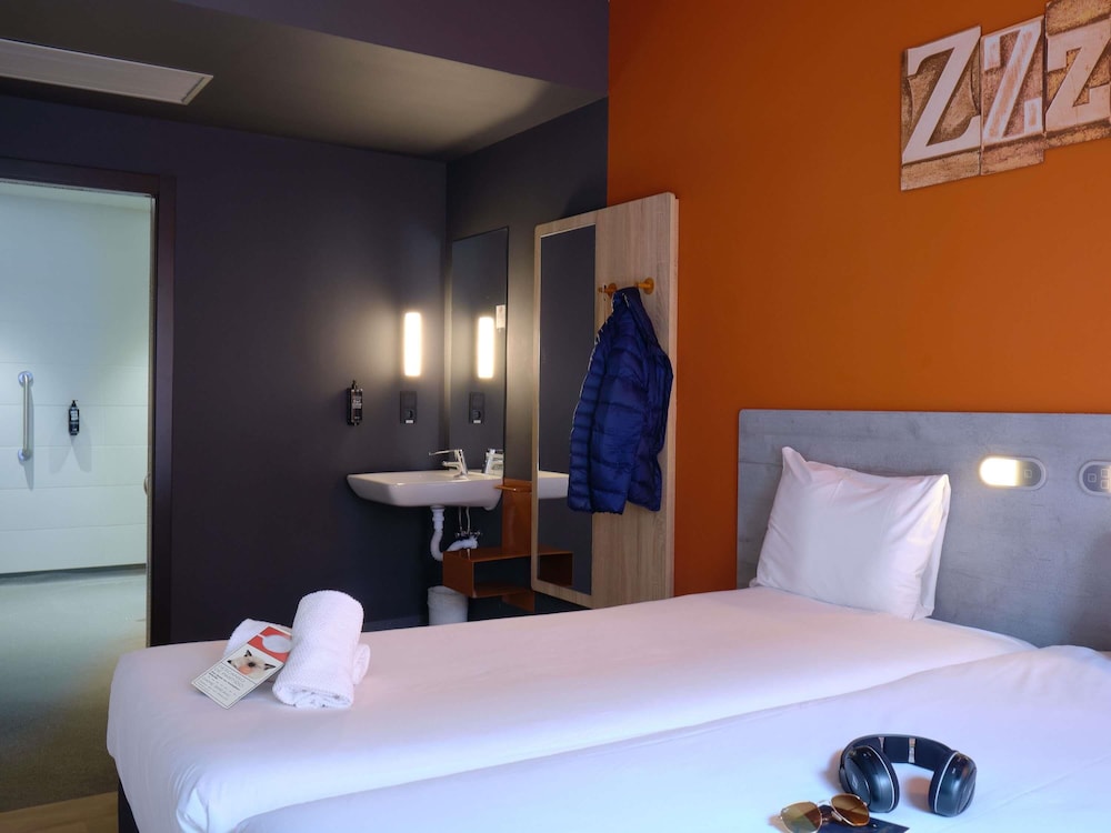 Habitación Twin Adaptada (2 Camas Individuales) del hotel ibis budget Bilbao City. Foto 6