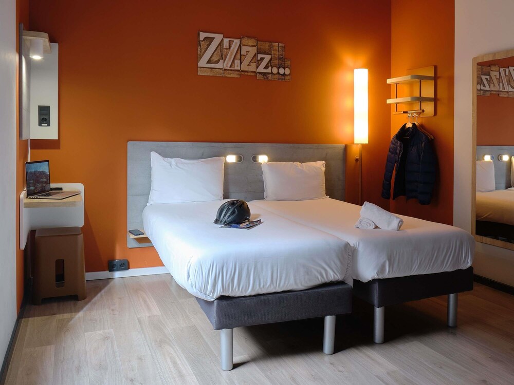 Habitación Twin Adaptada (2 Camas Individuales) del hotel ibis budget Bilbao City. Foto 7