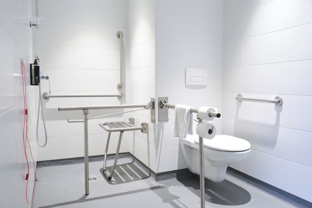 Habitación Doble Adaptada del hotel ibis budget Bilbao City. Foto 6