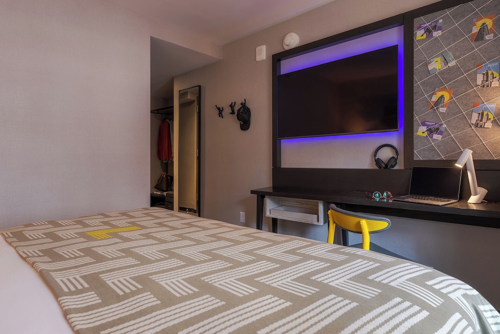 Habitación superior, 1 cama de matrimonio grande (High Floor Room) del hotel Pestana CR7 Times Square. Foto 3