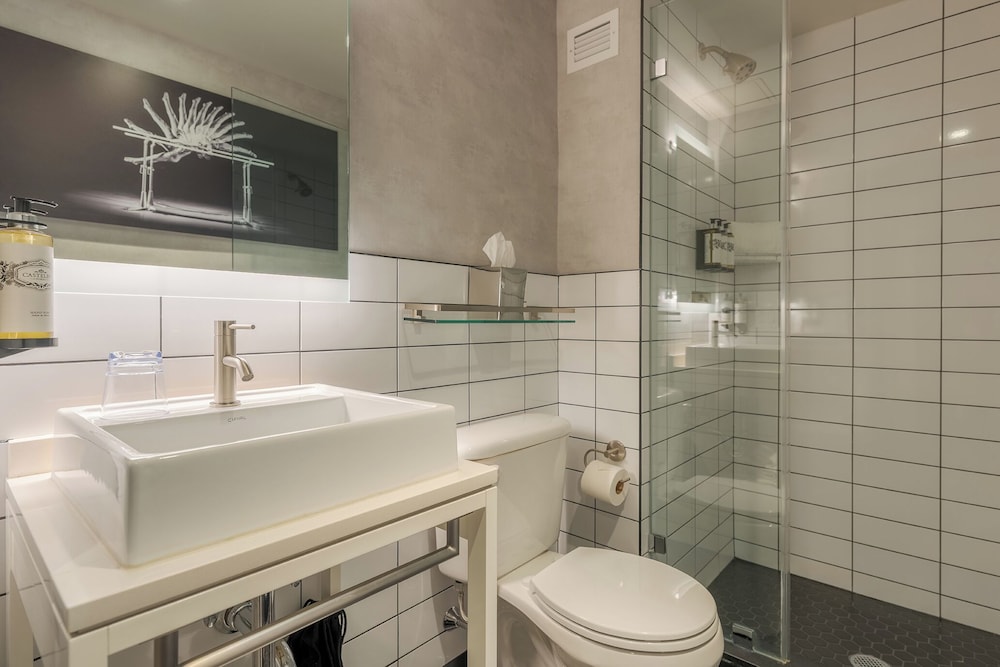 Habitación superior, 1 cama de matrimonio grande (High Floor Room) del hotel Pestana CR7 Times Square. Foto 7