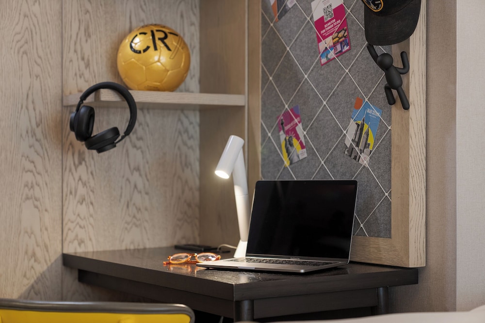 Habitación Confort del hotel Pestana CR7 Times Square. Foto 3