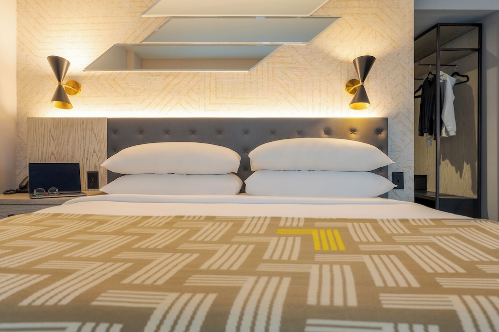 Junior Suite with Balcony and View del hotel Pestana CR7 Times Square. Foto 4