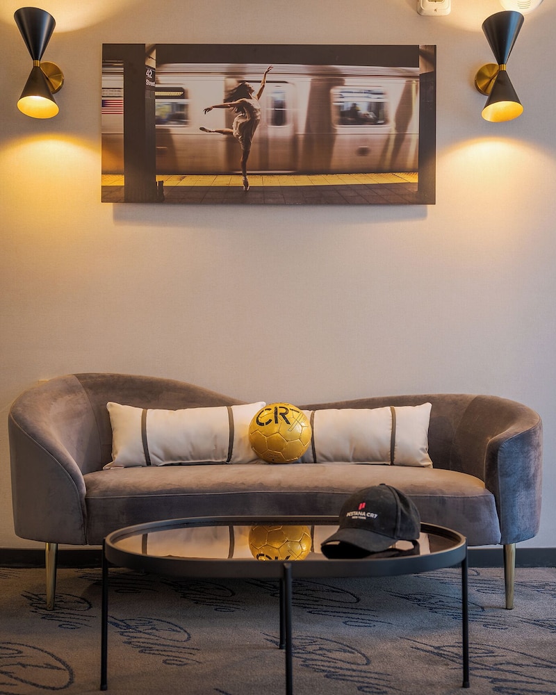 Junior Suite with Balcony and View del hotel Pestana CR7 Times Square. Foto 5