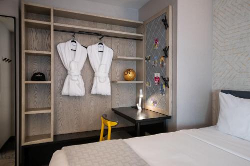 Habitación Superior Doble accesible según la ADA - 2 camas dobles del hotel Pestana CR7 Times Square. Foto 3