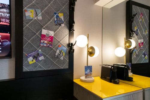 Habitación Superior accesible según la ADA - 1 cama extragrande - Planta superior del hotel Pestana CR7 Times Square. Foto 2