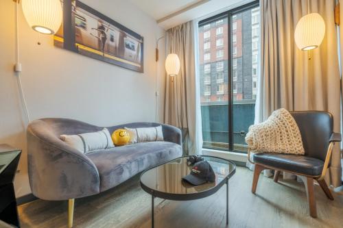 Suite Junior con balcón y vistas del hotel Pestana CR7 Times Square. Foto 3