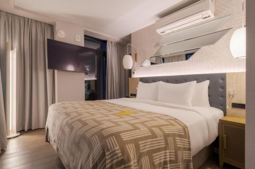 Suite Junior con balcón y vistas del hotel Pestana CR7 Times Square. Foto 6