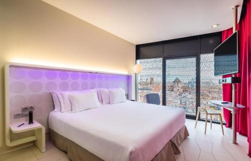 Alojamiento Deluxe con vistas de Barcelona del hotel Barceló Raval. Foto 1