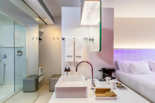 Alojamiento Deluxe con vistas de Barcelona del hotel Barceló Raval. Foto 3