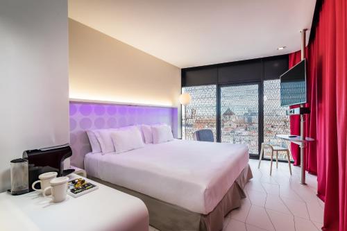 Alojamiento Deluxe con vistas de Barcelona del hotel Barceló Raval. Foto 4