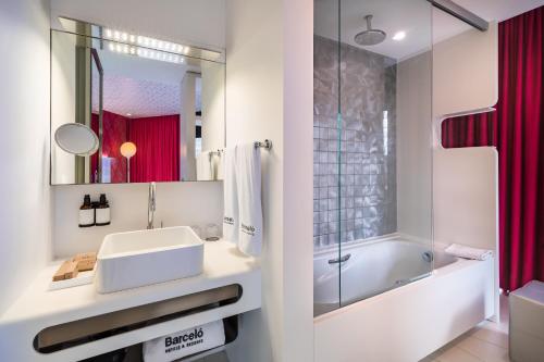 2 Habitaciones Dobles Superiores comunicadas del hotel Barceló Raval