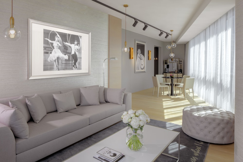 Suite Silver Screen del hotel Paramount Dubai. Foto 1
