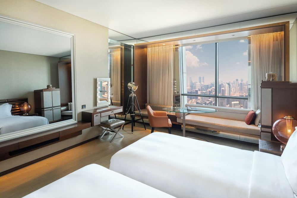Habitación Scene con dos camas del hotel Paramount Dubai. Foto 3