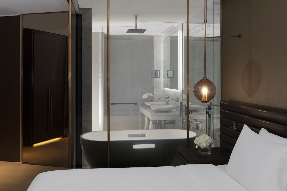 Habitación Scene con dos camas del hotel Paramount Dubai. Foto 4