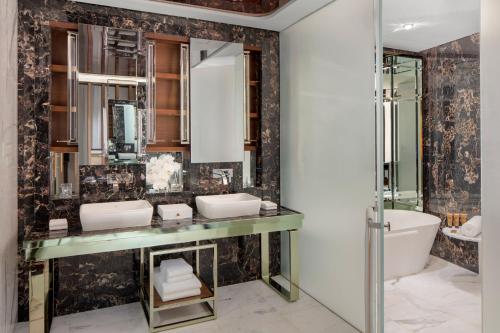 Suite Don Corleone del hotel Paramount Dubai. Foto 4