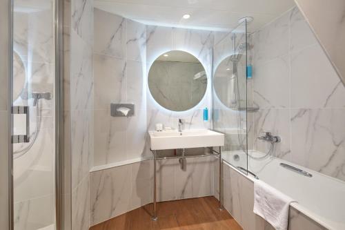 Suite Junior del hotel LE ROYAL RIVE GAUCHE. Foto 3