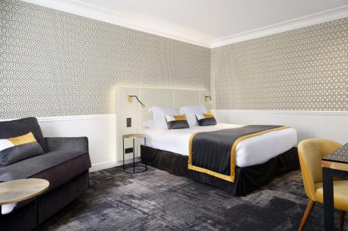 Junior suite Con Vistas Sofá Cama incluido 2 Camas individuales del hotel LE ROYAL RIVE GAUCHE. Foto 2